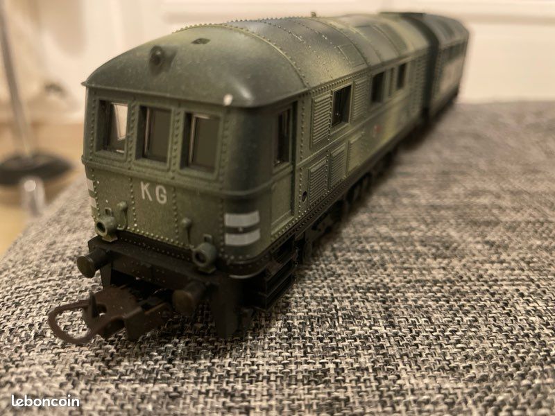Lot 327 - A LIMA 149804 HO gauge Italian outline train