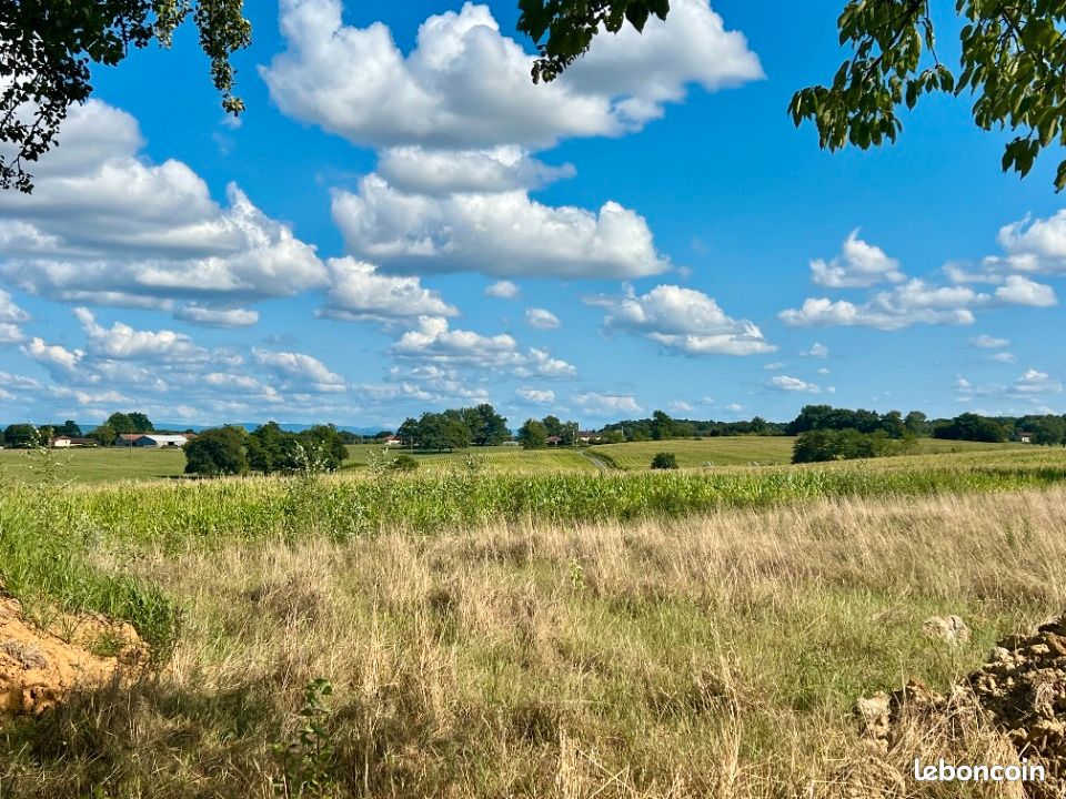 Terrain 1113 m² · à Saint-Martin-le-Châtel · 85 000 €