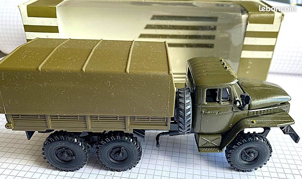 1/43 CAMION MILITAIRE BÂCHÉ RUSSIE .KRAZ 214. Made Tatarstan - Jeux & Jouets