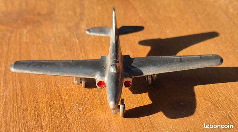 AVION BOMBARDIER MÉTAL alu jouet ancien aludo quiralu cofalu EUR 30,00