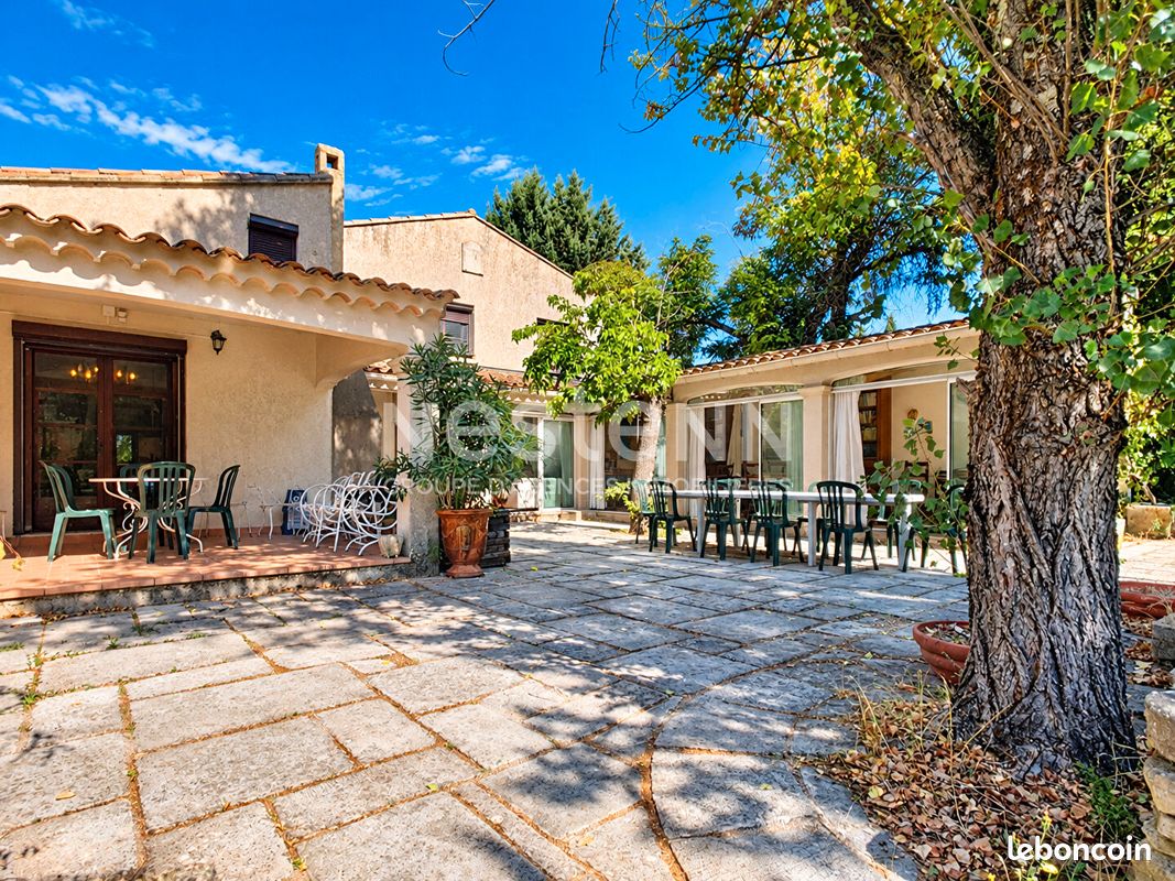 Maison 8 pièces 245 m² · à Carpentras · 245 m² · 650 000 €