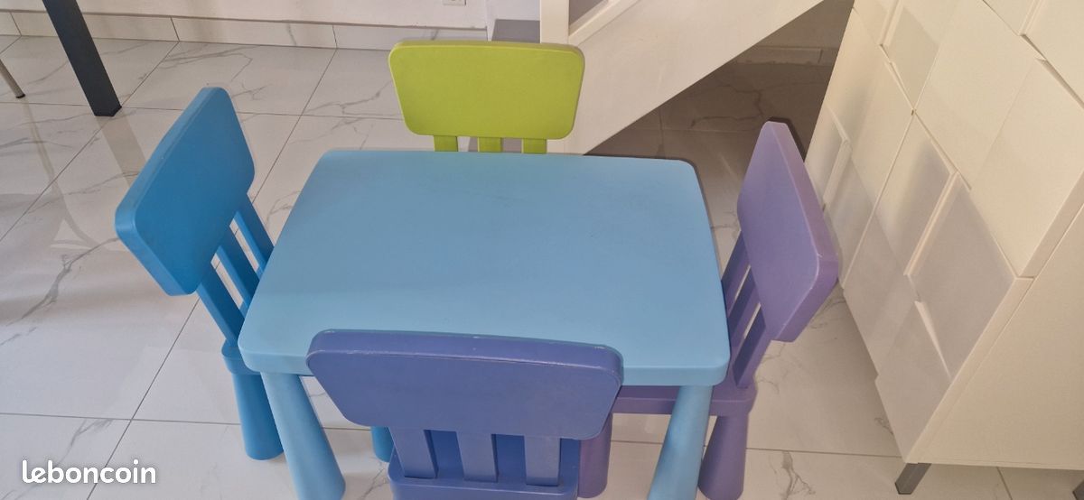 Table +4 chaises Ikea (image 1)