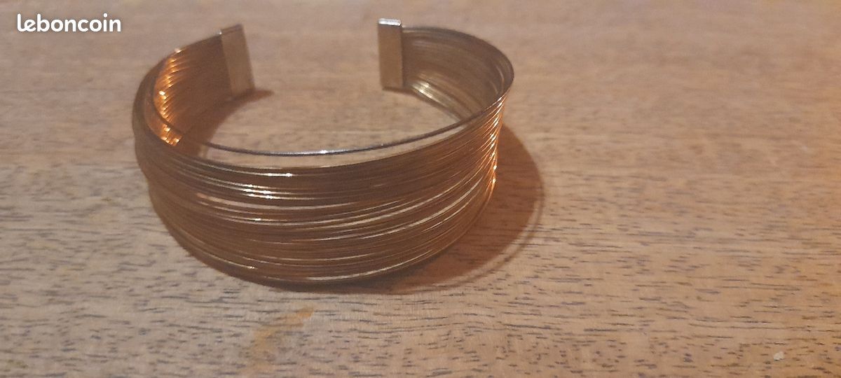 Bracelet (image 1)
