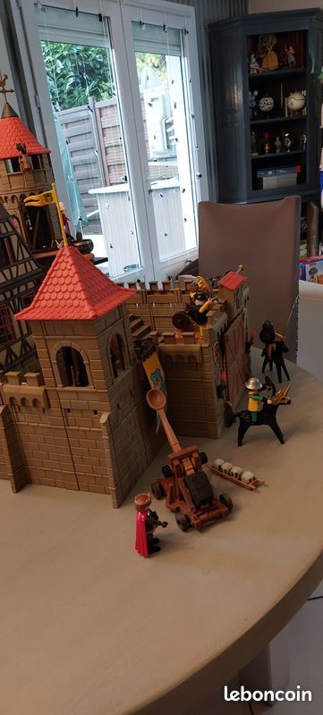 Life at the castle 🏰 #PLAYMOBIL set 3666-A was released in 1993