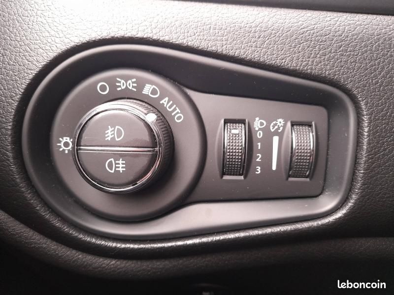 Jeep Renegade 1.3 Turbo T4 190 ch PHEV BVA6 4xe eAWD Limited (image 11)