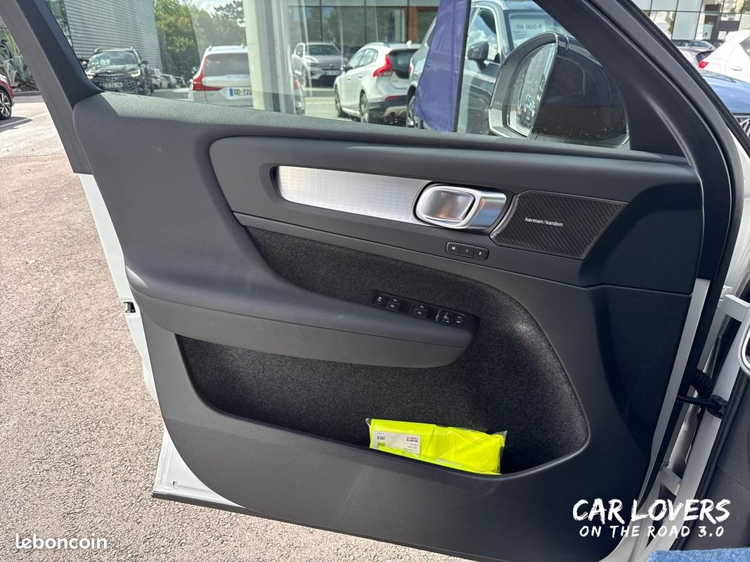 VOLVO XC40 B3 163 ch DCT7 Plus (image 17)
