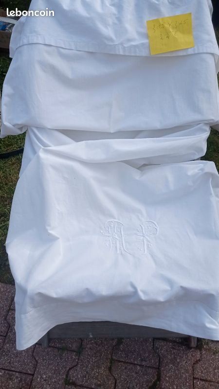Drap ancien brodé (image 1)