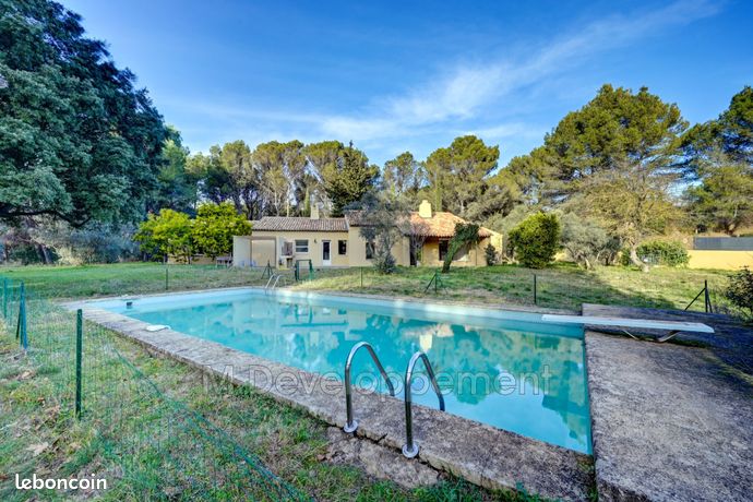 Maison 5 pièces 240 m²