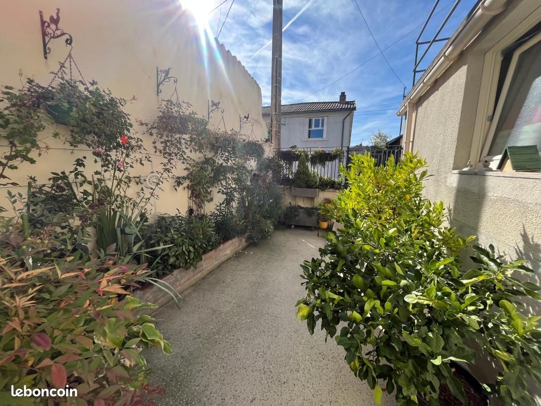 Maison 5 pièces 212 m² · à Saint-Junien · 212 m² · 174 000 €