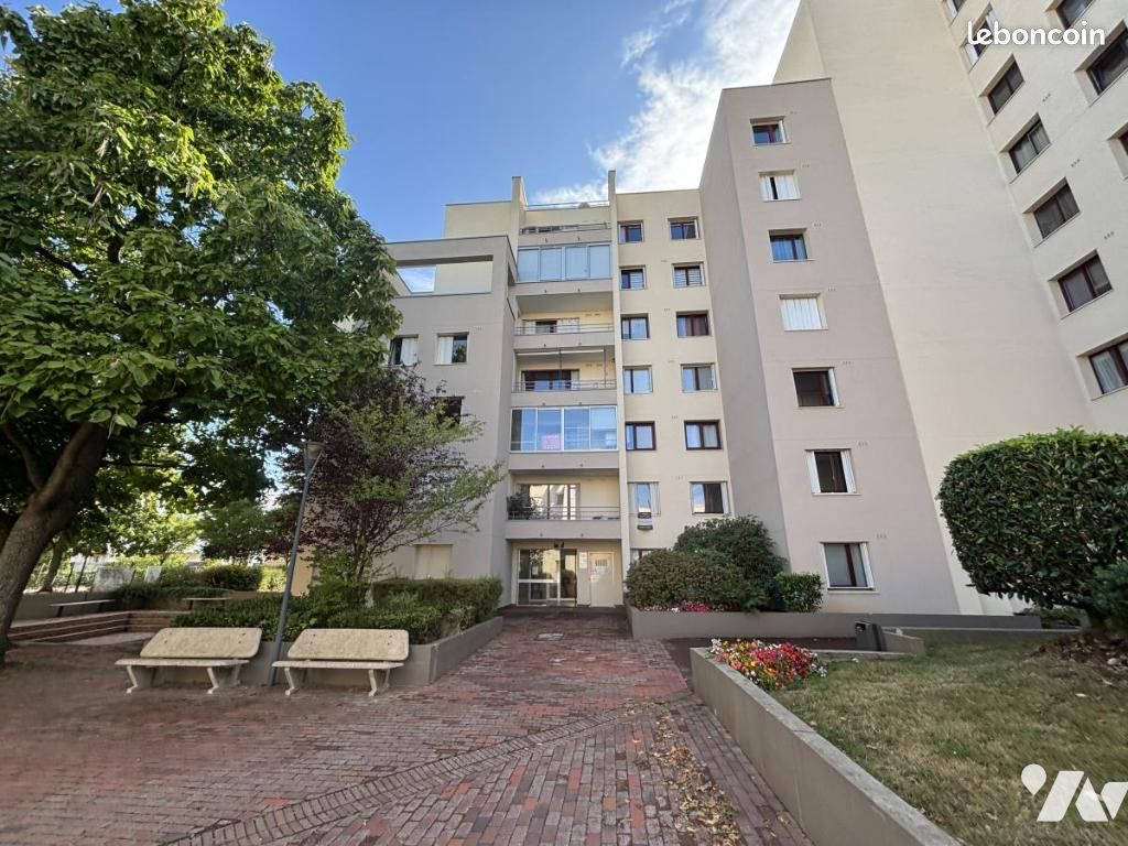 Appartement 5 pièces 93 m² · à Montigny-le-Bretonneux · 93 m² · 283 500 €
