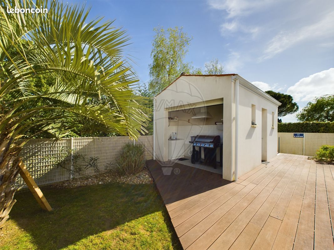 Maison 11 pièces 207 m² - Le Gua 17600 (image principale 3)