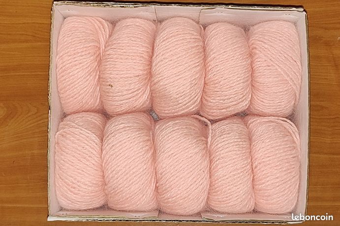 LOT De 28 Pelotes De Laine D'Aquitaine - 5g Chacune (à Repriser) - Boîte D'origine - Occasion