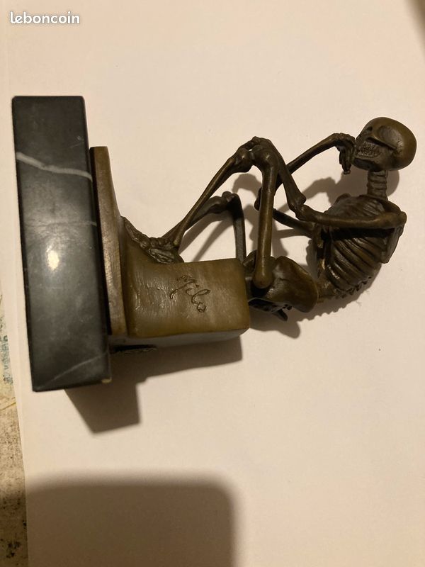 Sculpture squelette penseur en bronze vintage - Marque de fondeur sur socle en marbre - France Sculpture squelette penseur en bronze vintage - Marque de fondeur sur socle en marbre - France