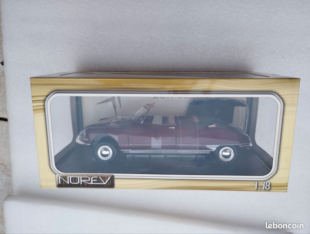 Treffpunkt Citrön - 2CV Teile Shop - NOREV: Citroën DS19 Cabriolet 1961 corail rouge (1:18 Treffpunkt Citrön - 2CV Teile Shop - NOREV: Citroën DS19 Cabriolet 1961 corail rouge (1:18