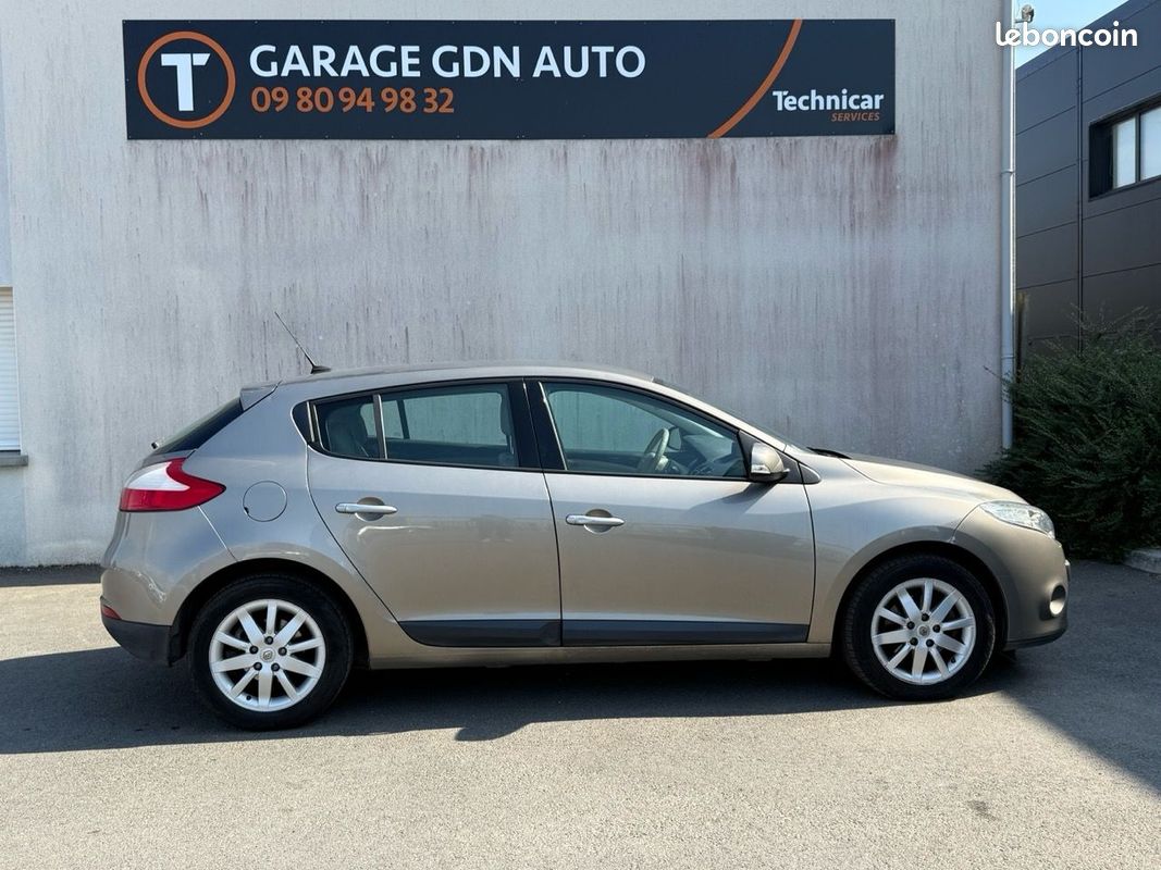Renault MEGANE III 1.9 DCI 130CH FAP PRIVILEGE ECO² EURO5 (image 14)