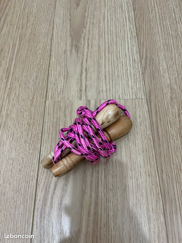 Corde à sauter rose enfant (image 1)