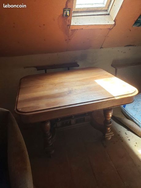 Table en chêne carrée (image 1)