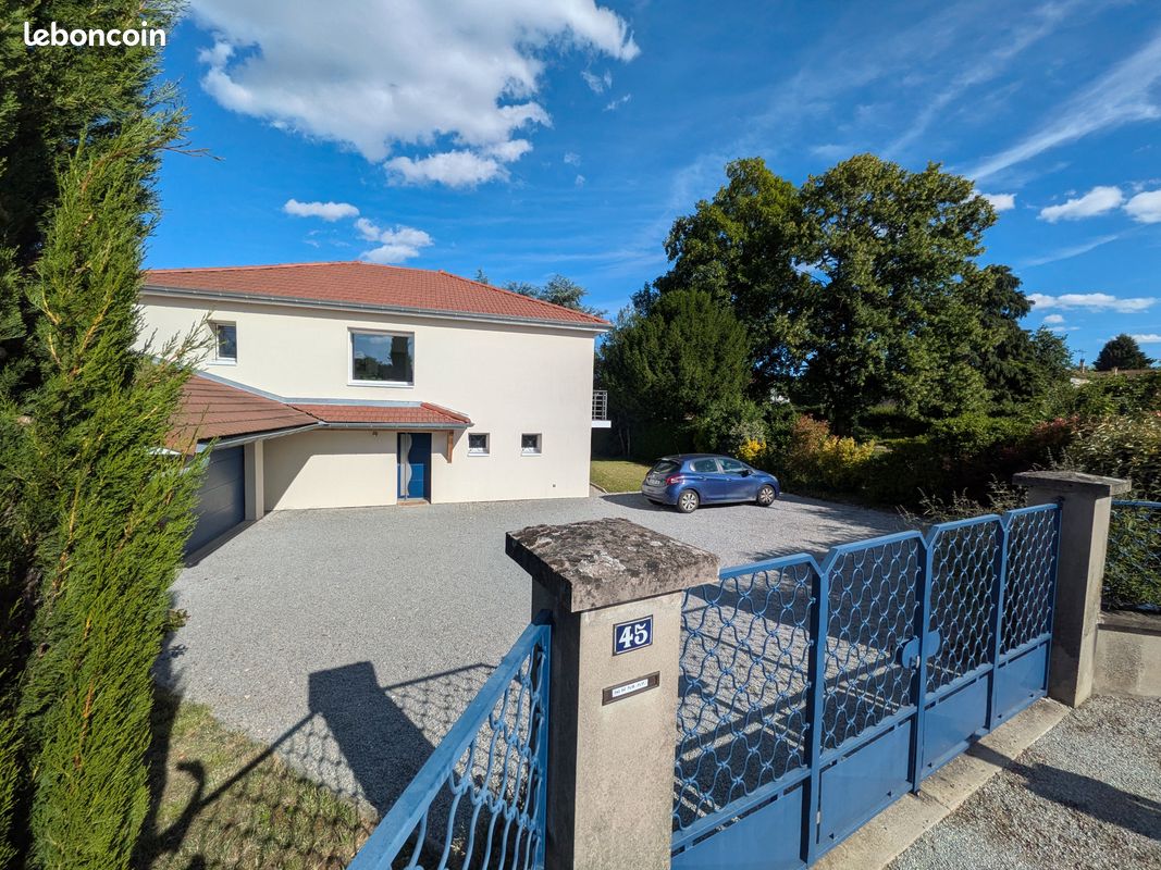Maison 6 pièces 141 m² · à Saint-Laurent-de-Mure · 141 m² · 617 000 €