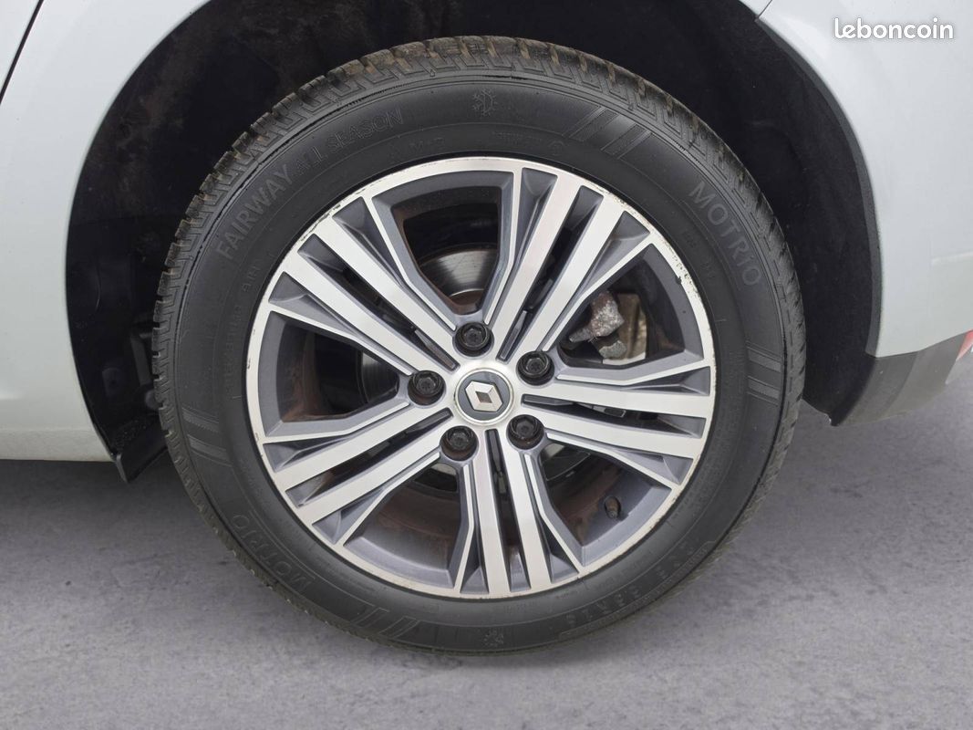 RENAULT Megane IV Berline TCe 140 Evolution (image 20)