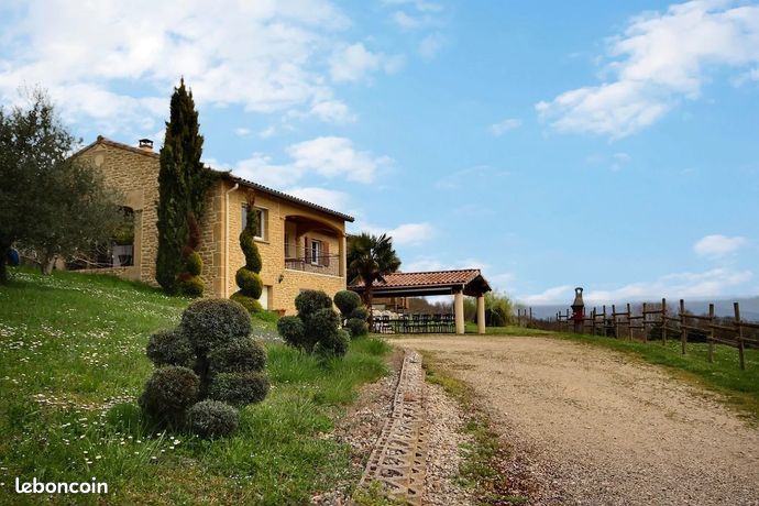 Chalet 8 pièces 250 m²