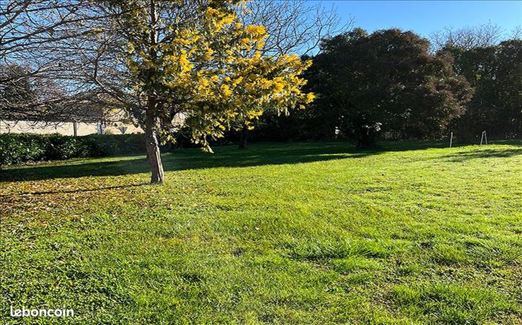 Terrain 810 m² Campsas