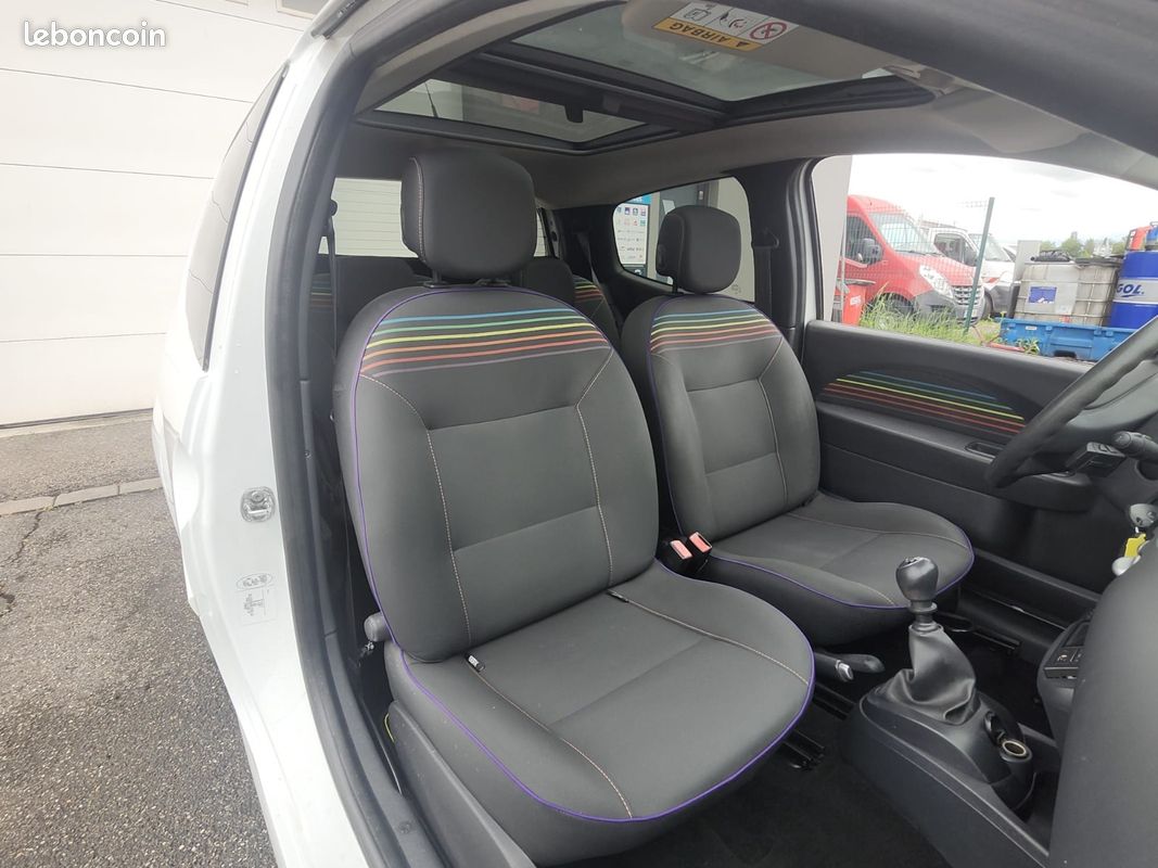 Renault TWINGO II 1.2 75ch - Purple (image 12)