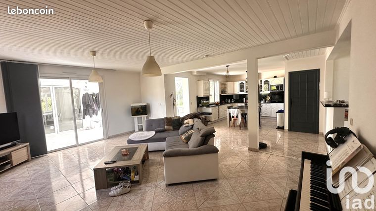 Maison 8 pièces 239 m²