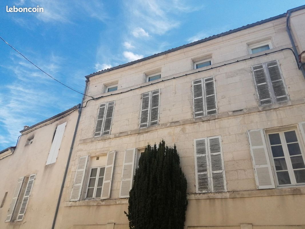 Appartement 3 pièces 68 m² · à Saintes · 68 m² · 98 000 €