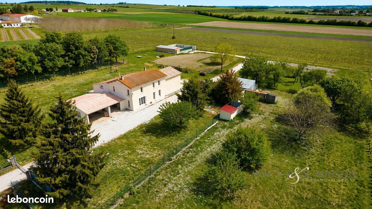 Maison 7 pièces 165 m² · à Allas-Champagne · 165 m² · 280 000 €