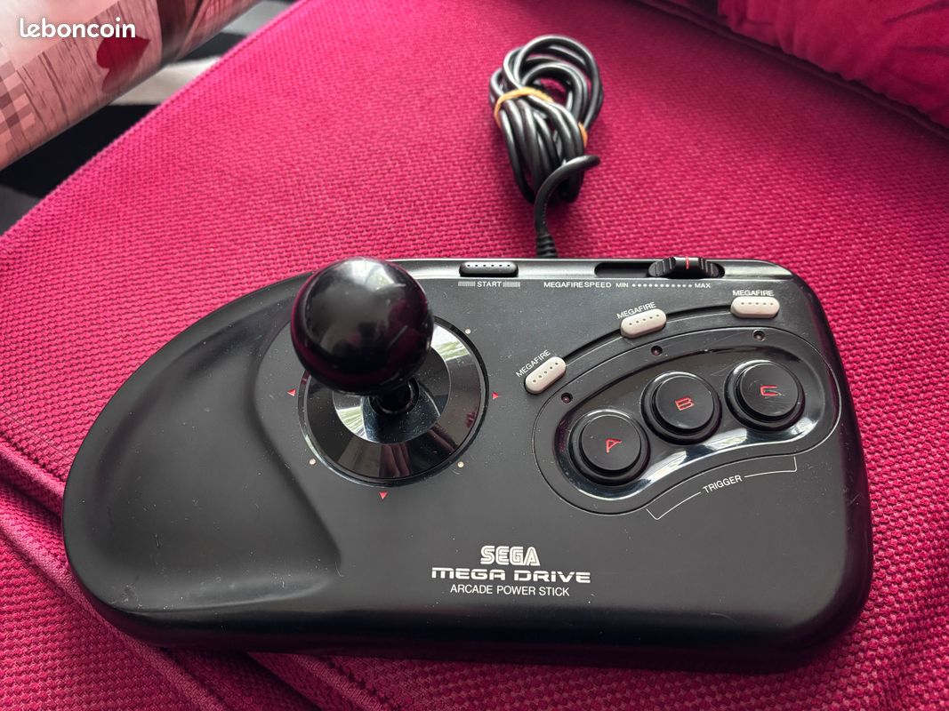 Manette controller fighter ii - sega megadrive à Ganges | Clasf jeux