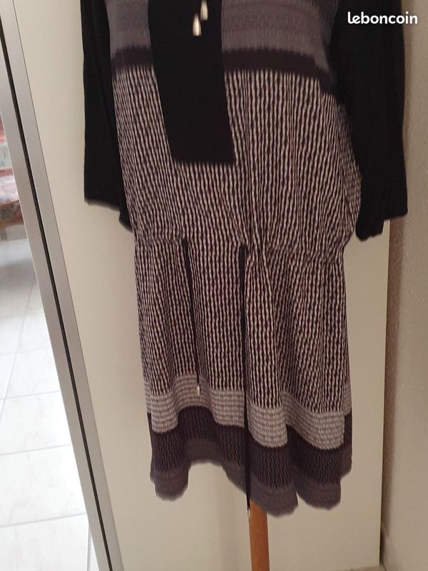 Robe (image 2)