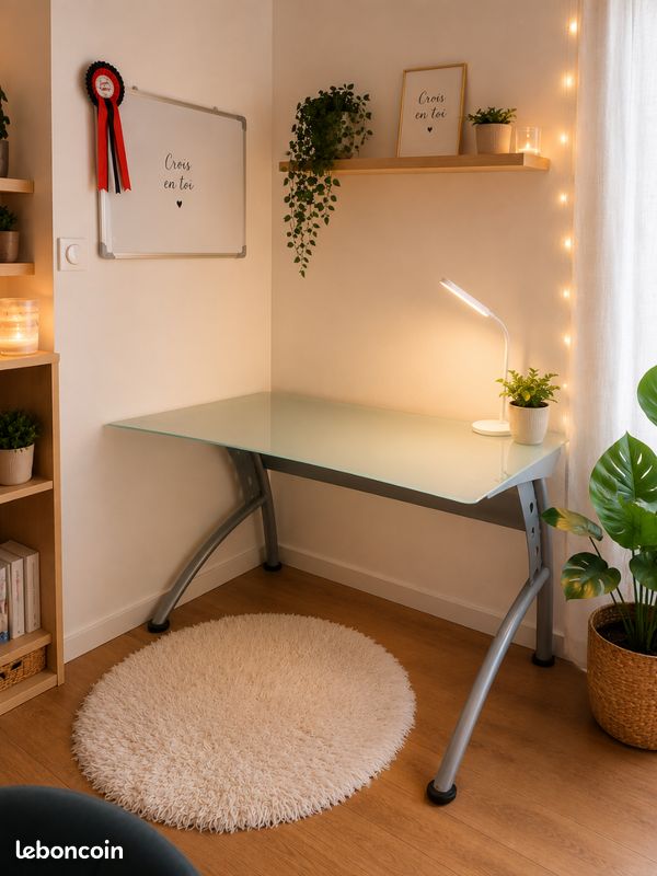 Bureau (image 1)