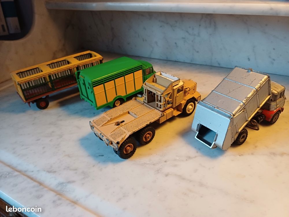 Lot De 4 Miniatures Dinky Toys France - Berliet - Camions Et Véhicules Vintage