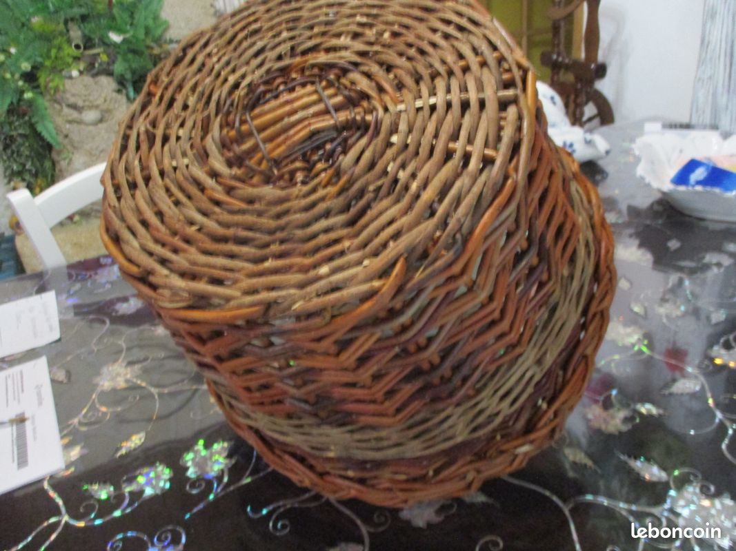Panier tressé à la main (image 1)
