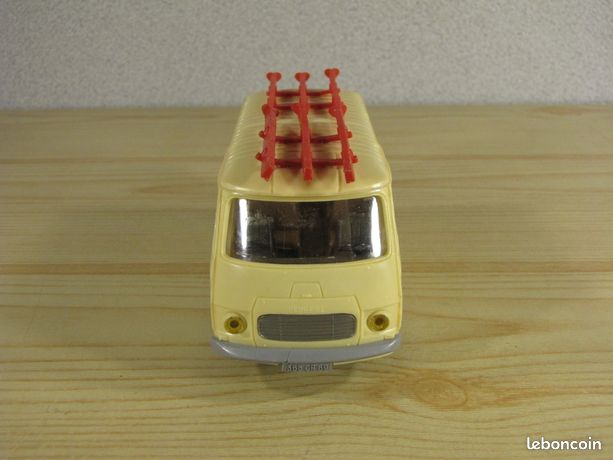 Norev Peugeot J7 Skis Courchevel – 1/43 – Fourgon Crème 1978 – Collection