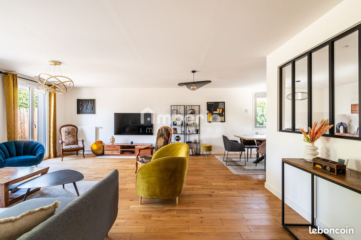 Maison 8 pièces 233 m² · à Saint-Jean-le-Blanc · 233 m² · 1 990 €