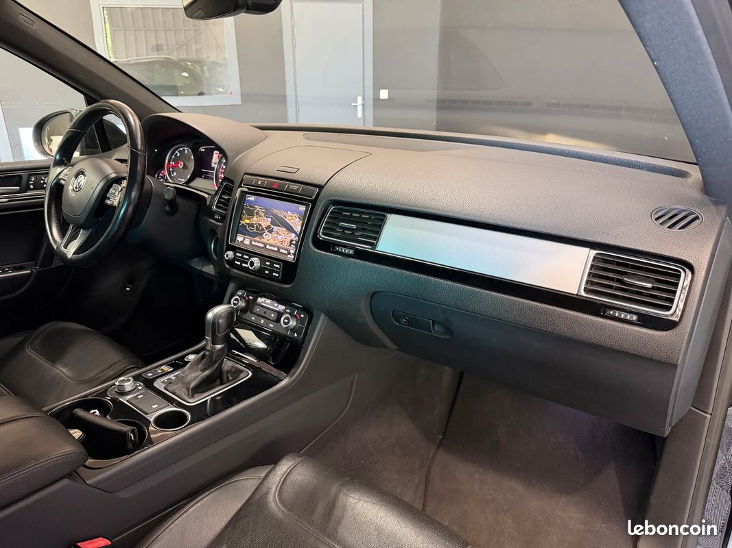 Volkswagen TOUAREG 3.0 V6 TDI 262 CH TIPTRONIC 8 4 Motion R-LINE (image 14)