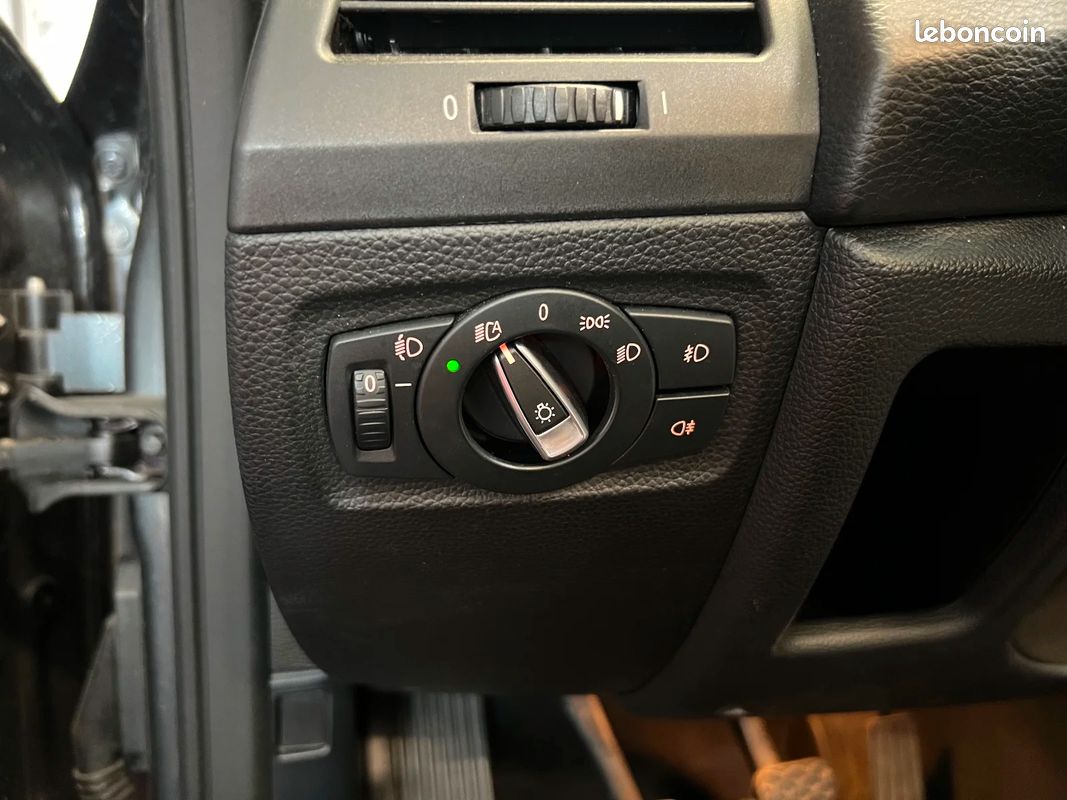 BMW SERIE 1 CABRIOLET E88 LCI 118d 143 ch Edition Exclusive (image 32)