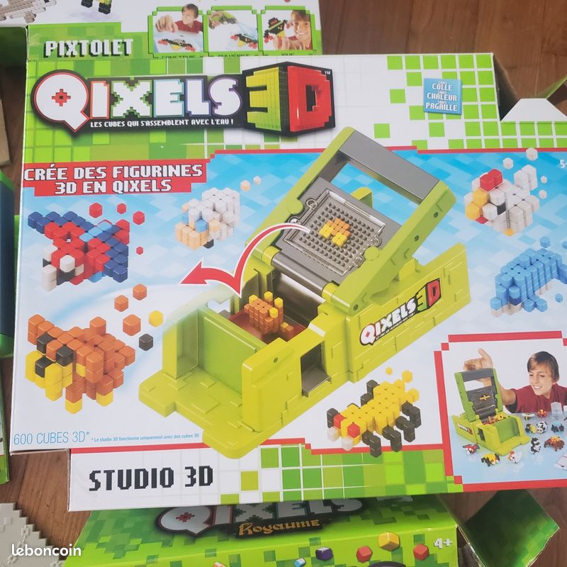Qixels 3D Refill Pack - Ocean Kingdom, Build & Create Water-Activated Craft Cubes