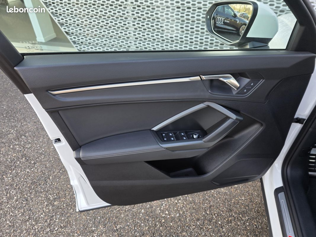 AUDI Q3 35 TDI 150 ch S tronic 7 S line (image 27)
