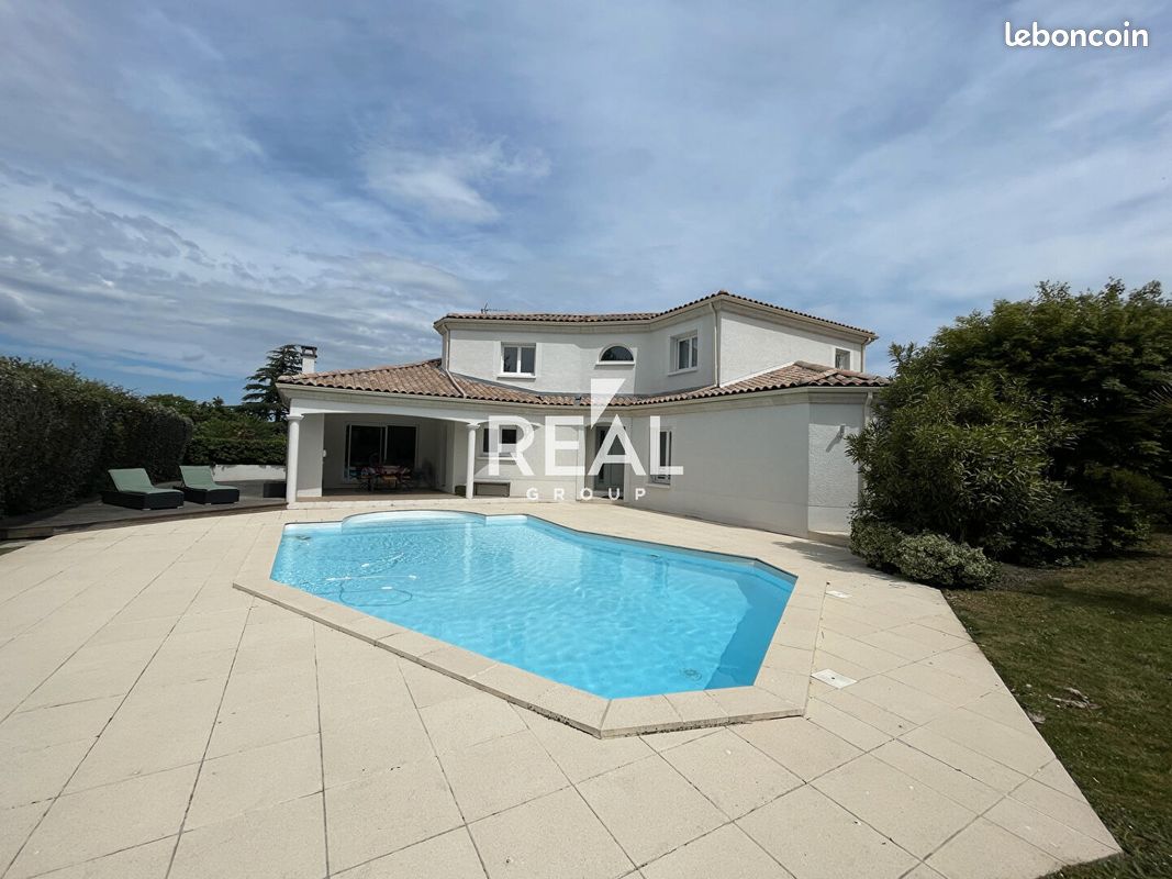Maison 6 pièces 200 m² · à Saint-Médard-en-Jalles · 200 m² · 2 400 €/mois