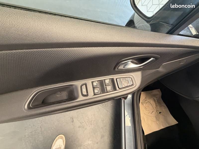 Renault Clio TCe 120 Energy EDC Intens (image 28)