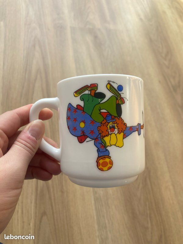 Mug vintage Arcopal Clown opaline blanc - Arts de la table
