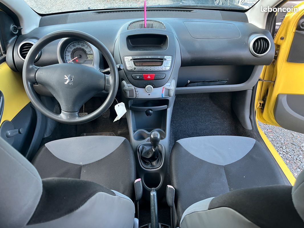 Peugeot 107 1.0 68cv finition trendy 5p *faible km 159.200km (image 4)