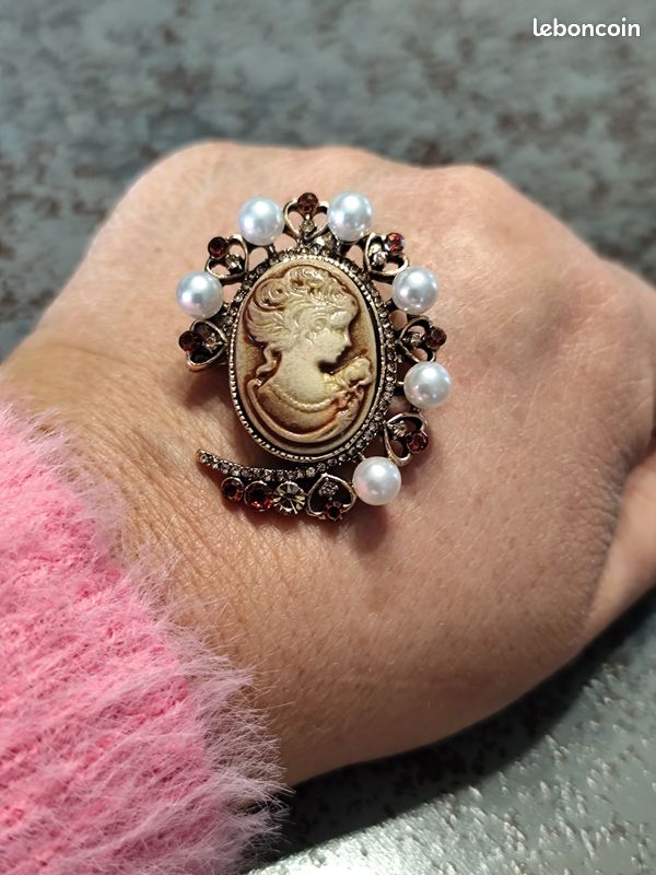 Broche Vintage Camée Résine Vieil Or - Bijou Ancien, Fermoir à Pompe, état Parfait