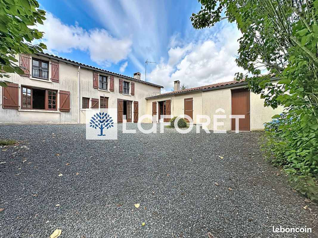 Maison 7 pièces 197 m² · à La Châtaigneraie · 197 m² · 183 440 €