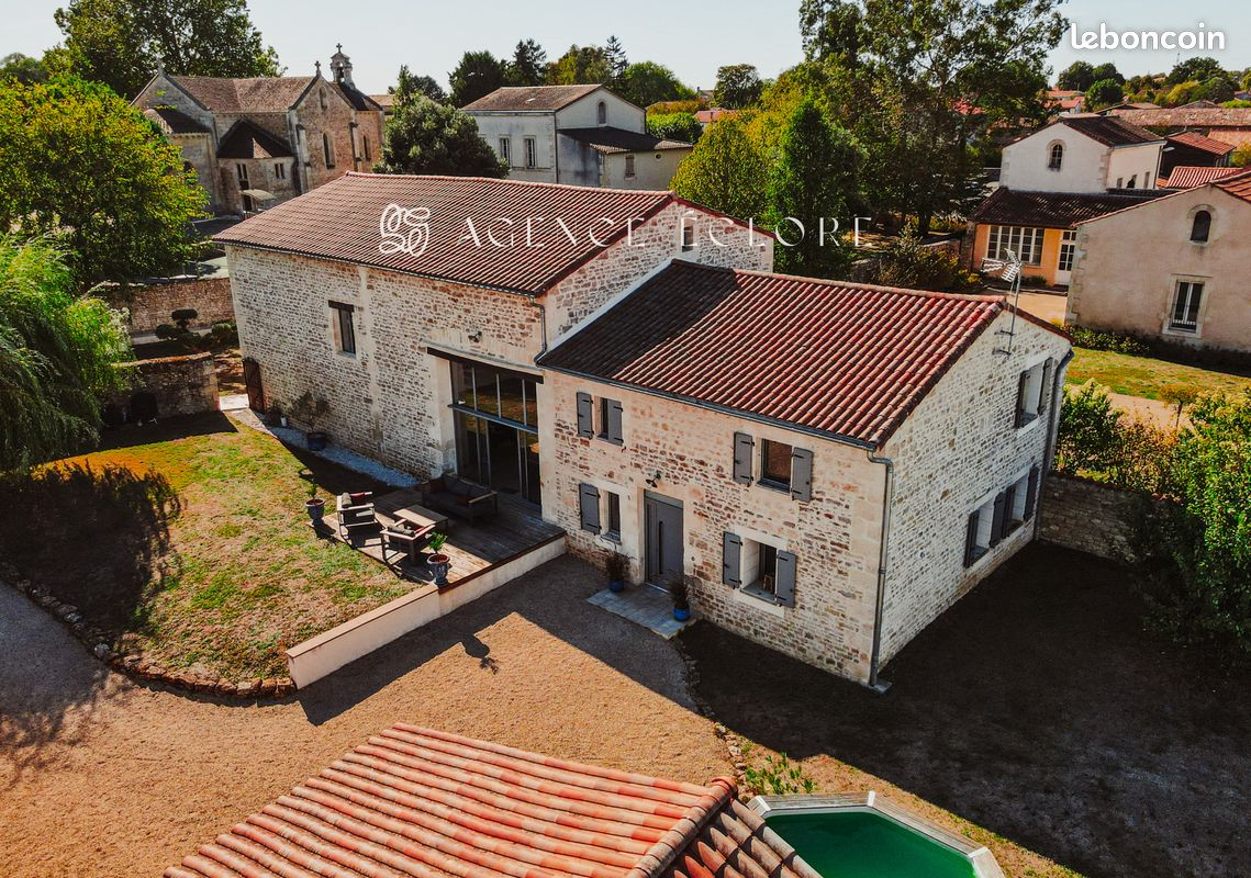 Maison 6 pièces 276 m² · à Chauray · 276 m² · 599 000 €