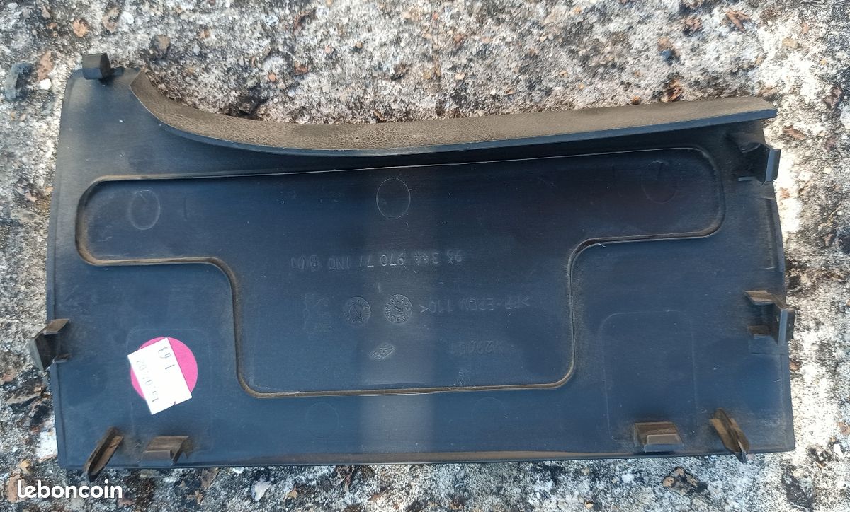 Cache sous volant - Équipement auto