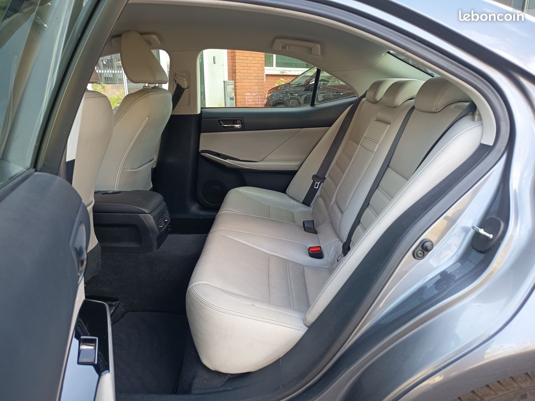 LEXUS IS 300H HYBRIDE ESSENCE 2.5 L - 181 CH PACK - Boite Automatique – 01/2015 – 273 593 KM – VO 432 (image 14)