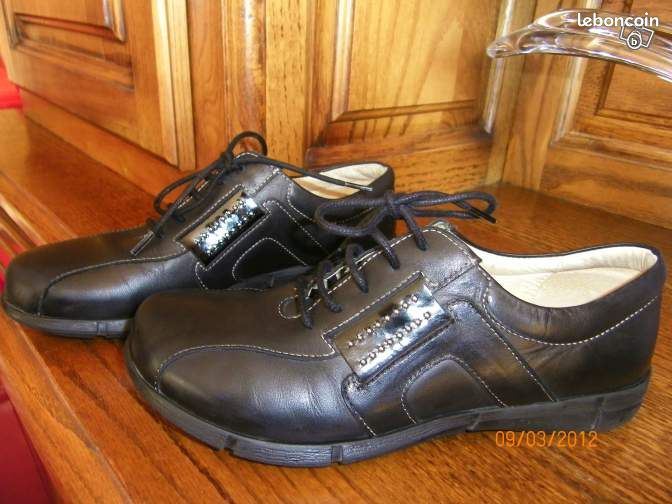 Chaussures noire en cuir taille 36 (image 1)
